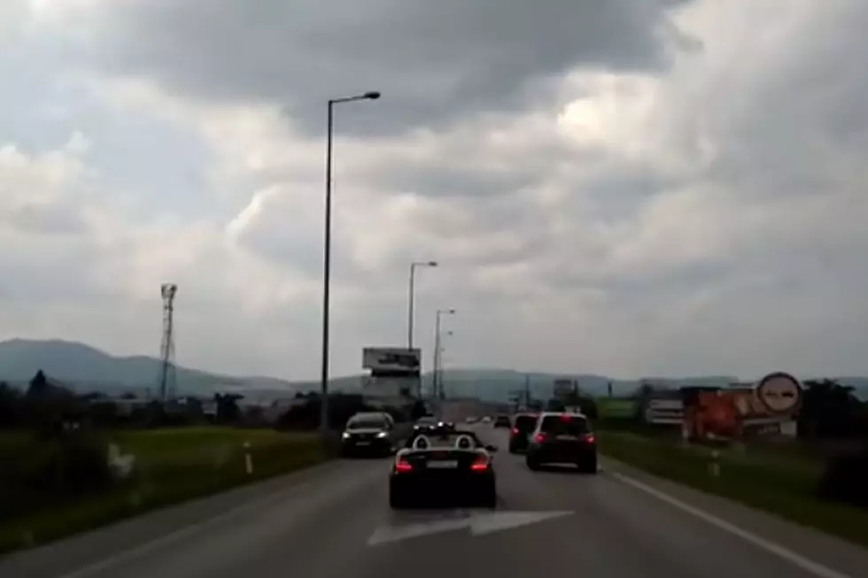 Jerk Mercedes Refuses to Get Out of Ambulance’s Way